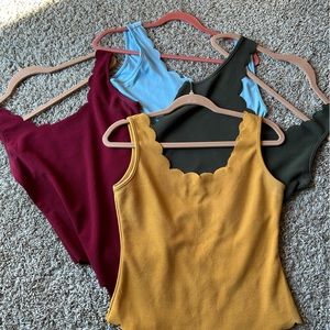 Set of 4 scallop hem body suits